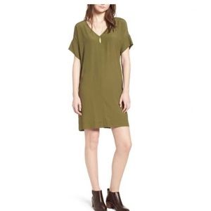 Madewell
Novel Short Sleeve Shift Dress